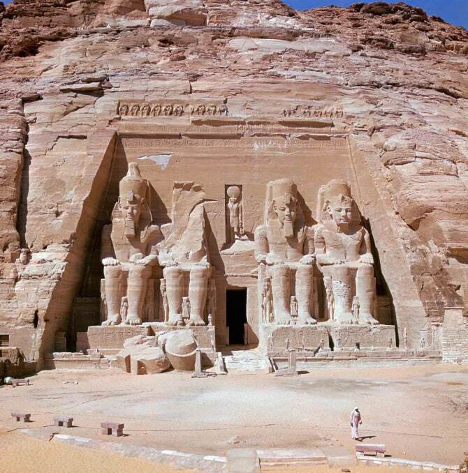 You are currently viewing اکتشافات هیجان انگیز مصر باستان، از مقبره نفرین شده تا شهر طلایی
